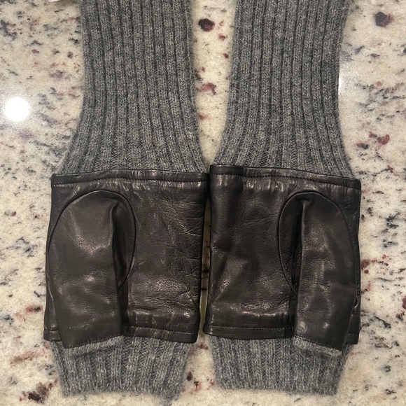 NWT! CAROLINA AMATO Gray Cashmere Wool Black Leather Fingerless Gloves - Picture 8 of 9
